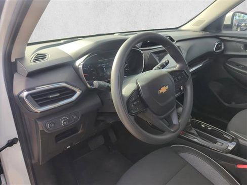 Used 2023 Chevrolet TrailBlazer LT FWD image 11
