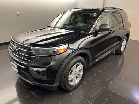 Certified 2023 Ford Explorer XLT w/ Equipment Group 202A image 3