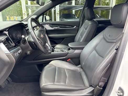 Certified 2023 Cadillac XT6 Premium Luxury w/ Technology Package FWD image 10
