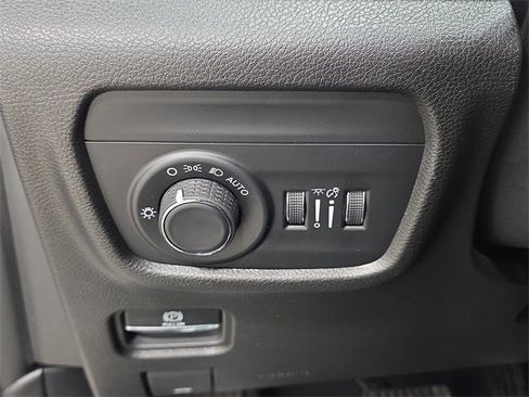 Used 2023 Jeep Grand Cherokee Altitude image 26