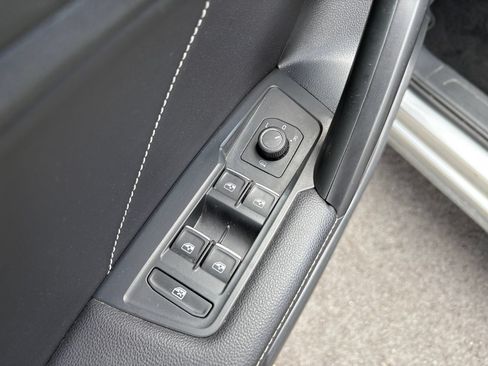 Used 2023 Volkswagen Tiguan SE w/ Panoramic Sunroof Package FWD image 25