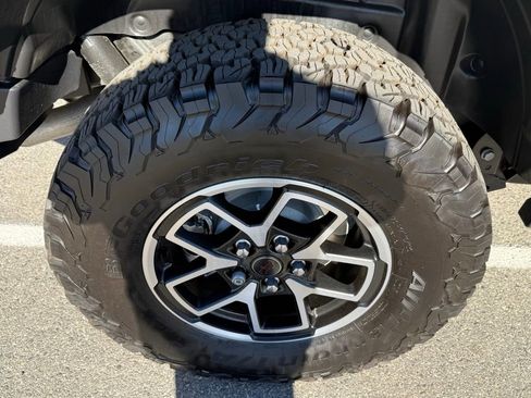 Certified 2024 Jeep Wrangler Unlimited Rubicon w/ Technology Group image 12