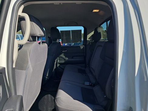 Used 2025 Nissan Frontier SV w/ SV Convenience Package image 18