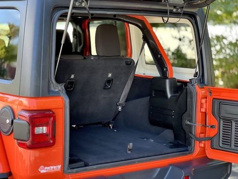 Used 2018 Jeep Wrangler Unlimited Rubicon w/ Safety Group image 46