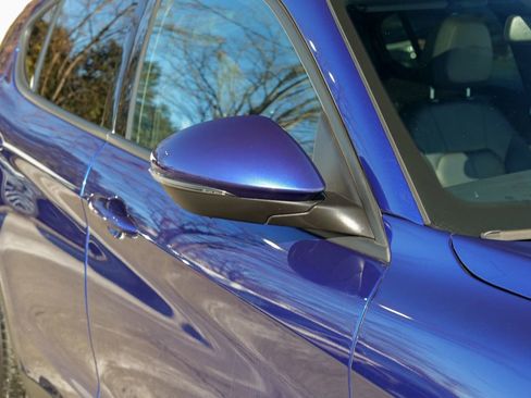 Used 2023 Alfa Romeo Stelvio Sprint image 10