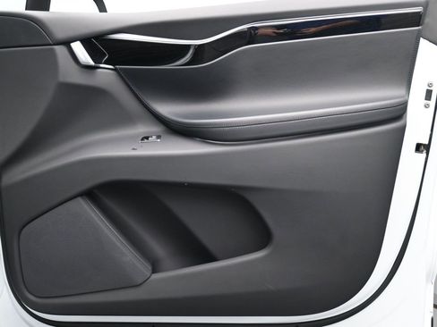 Used 2018 Tesla Model X 75D image 25