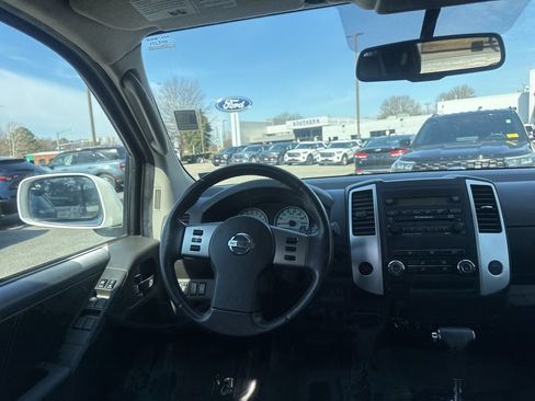 Used 2011 Nissan Frontier PRO-4X w/ Pro-4x Luxury Pkg image 9