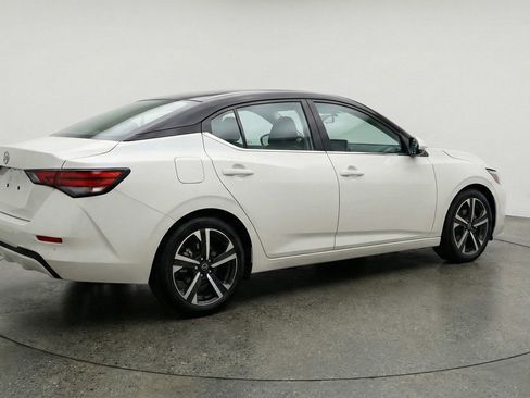 Used 2025 Nissan Sentra SV image 9