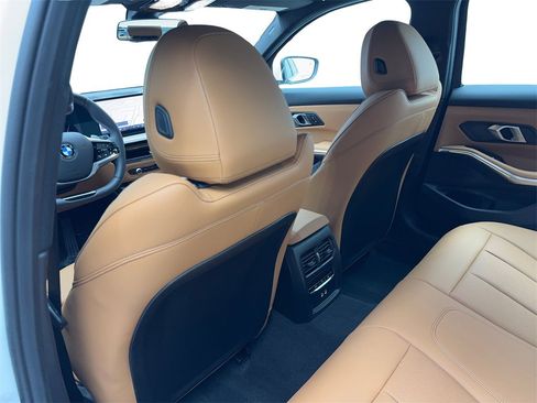 Used 2025 BMW 330i xDrive Sedan w/ Premium Package image 35