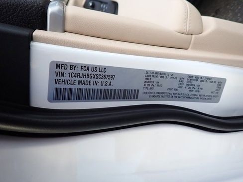 New 2025 Jeep Grand Cherokee Limited w/ Luxury Tech Group II image 19