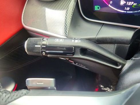 Used 2025 Mercedes-Benz GLC 300 4MATIC image 40