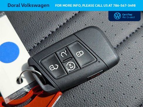 Certified 2024 Volkswagen Tiguan SE w/ Panoramic Sunroof Package image 33
