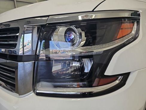 Used 2018 Chevrolet Suburban Premier AWD/4WD image 37