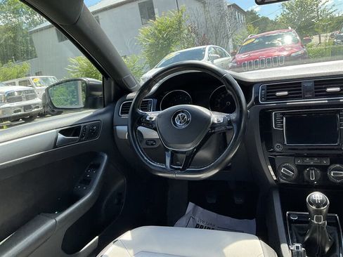 Used 2016 Volkswagen Jetta Sport FWD image 15