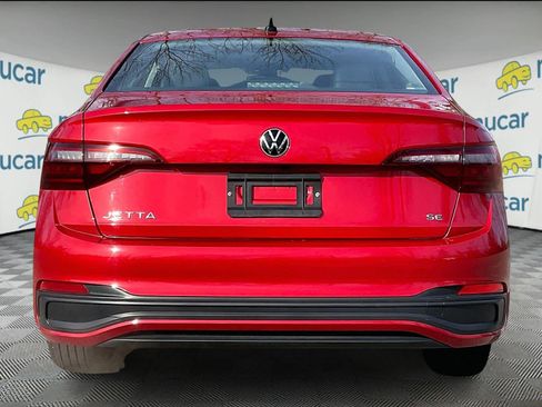 Used 2024 Volkswagen Jetta SE w/ Panoramic Sunroof Package image 5