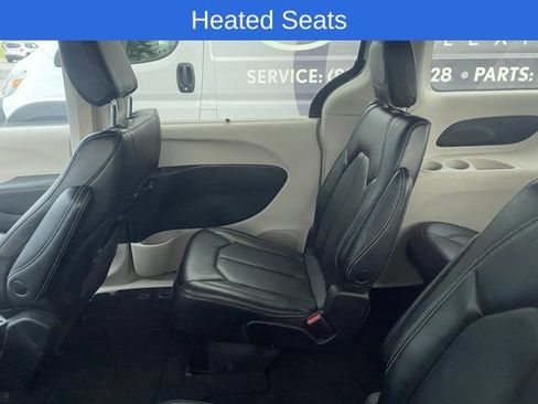 Used 2023 Chrysler Pacifica Touring-L FWD image 8
