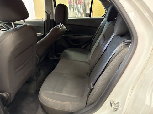 Used 2018 Chevrolet Trax LS image 34