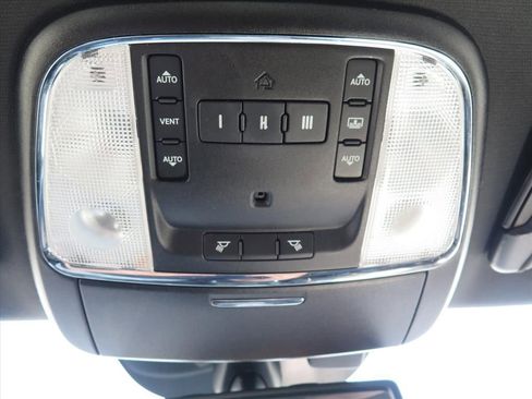 Used 2013 Chrysler 300 C image 14