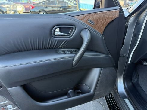 Used 2017 INFINITI QX80 Base image 11