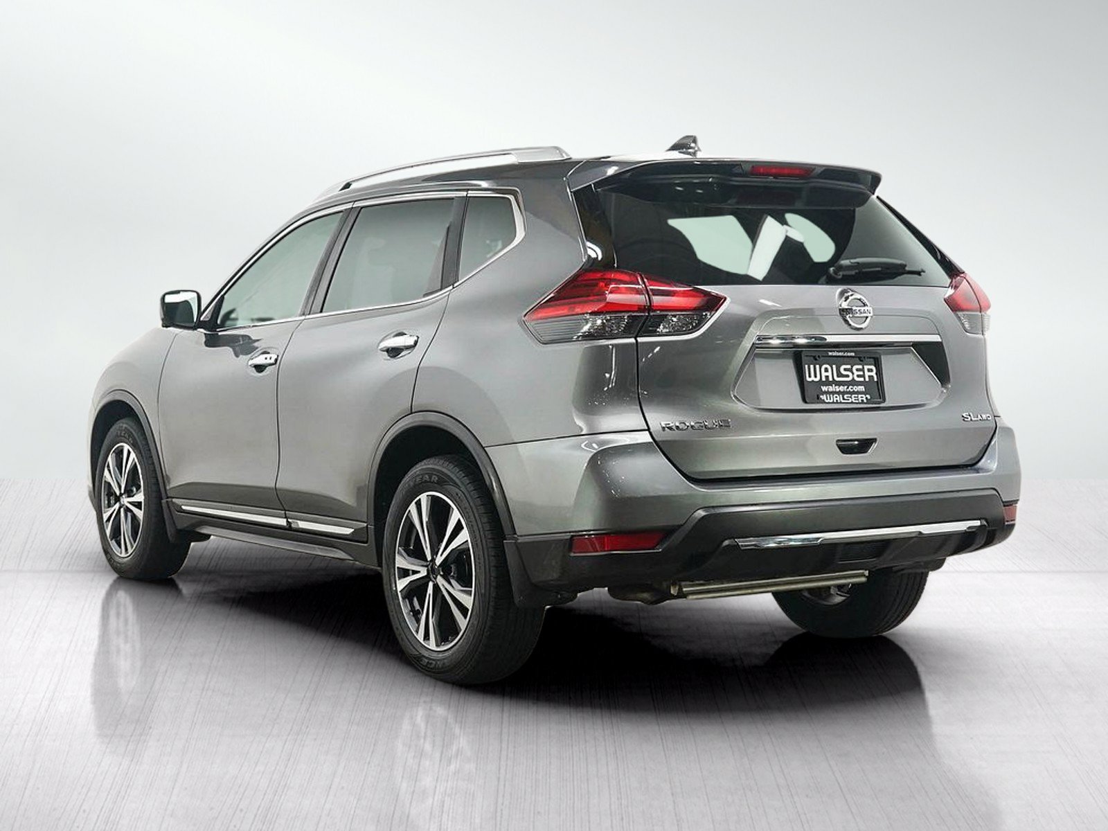 Used 2017 Nissan Rogue SL AWD/4WD image 3
