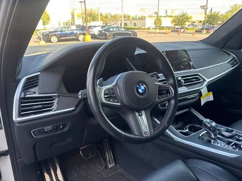 Used 2022 BMW X7 xDrive40i w/ M Sport Package AWD/4WD image 5