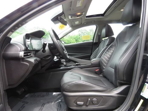 Used 2023 Hyundai Elantra Limited FWD image 10