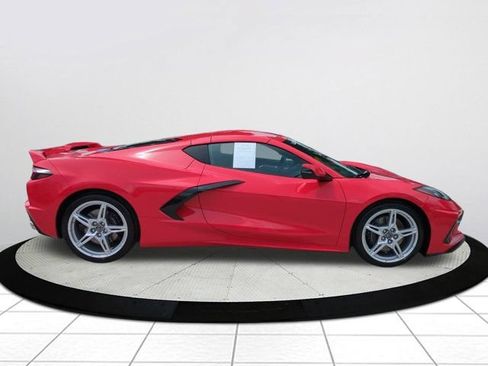Used 2021 Chevrolet Corvette Stingray Preferred Cpe w/ Z51 Performance Package RWD image 2