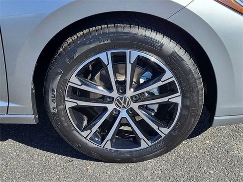 Used 2025 Volkswagen Jetta Sport image 6