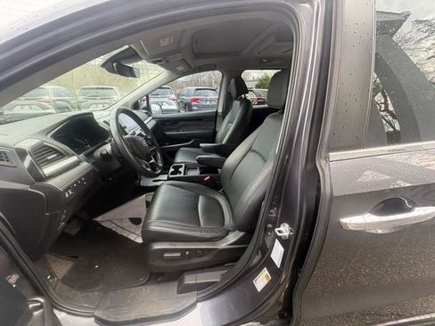 Used 2023 Honda Odyssey Touring image 2