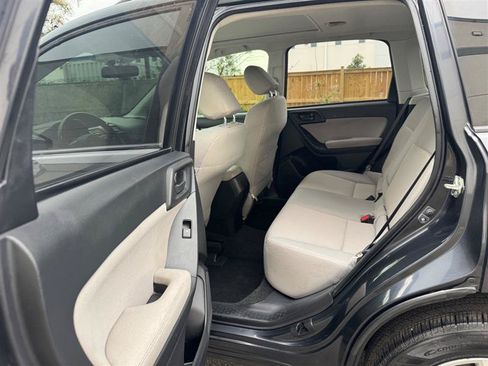 Used 2014 Subaru Forester 2.5i Premium AWD/4WD image 34