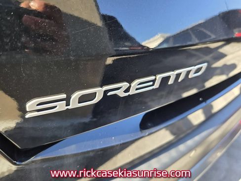 Used 2024 Kia Sorento S w/ Panoramic Sunroof Package FWD image 6