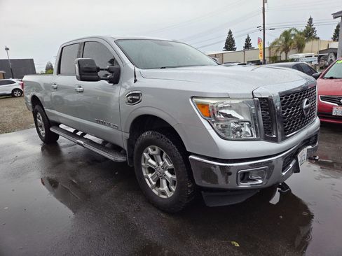 Used 2016 Nissan Titan SV RWD image 5