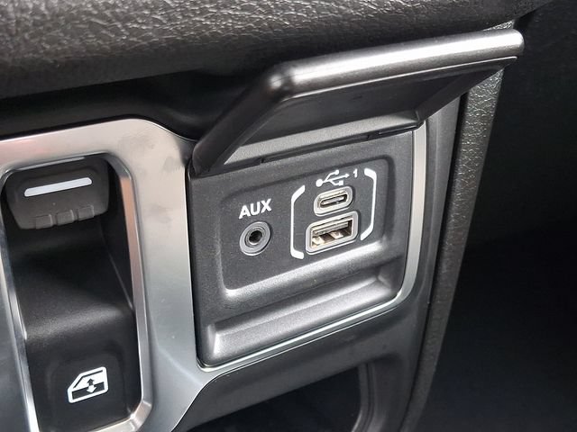 Used 2025 Jeep Wrangler Sport AWD/4WD image 23