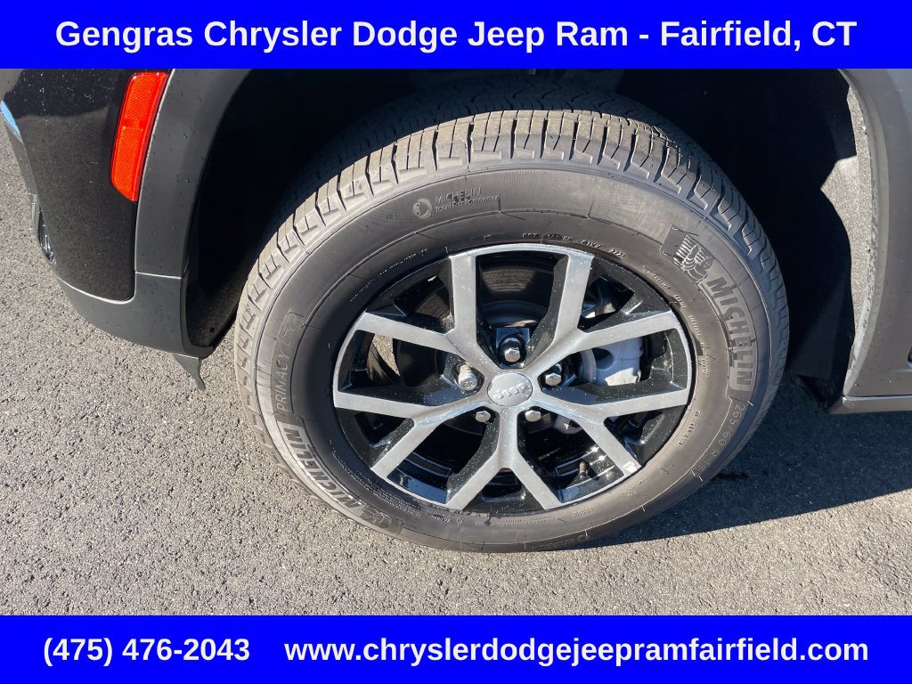 Used 2025 Jeep Grand Cherokee Limited AWD/4WD image 12