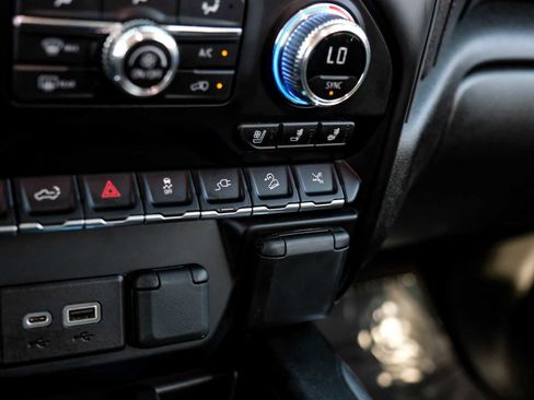 Used 2023 GMC Sierra 2500 Denali w/ Denali Ultimate Package image 26