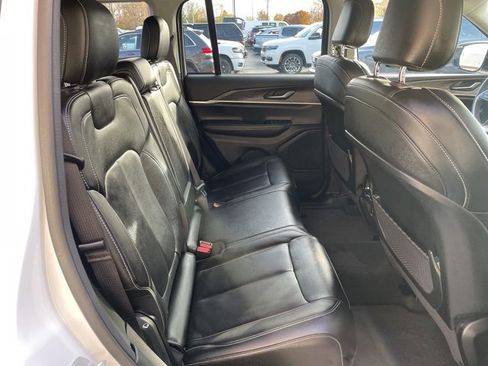 Certified 2023 Jeep Grand Cherokee Limited w/ Trailer Tow Prep Group (B) image 14