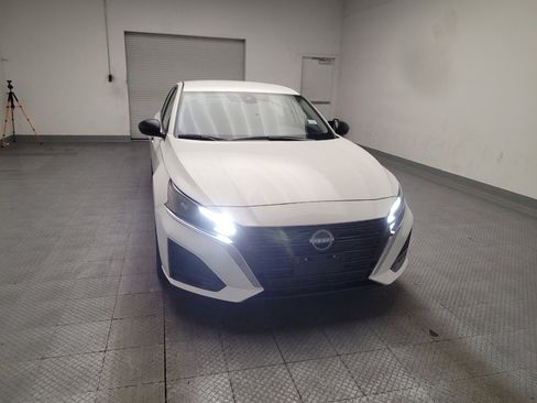 Used 2025 Nissan Altima 2.5 SV FWD image 14