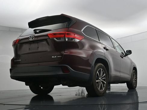 Used 2018 Toyota Highlander XLE AWD/4WD image 22
