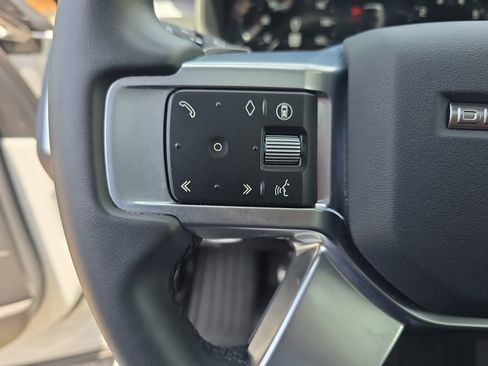 Certified 2025 Land Rover Discovery Dynamic SE AWD/4WD image 17