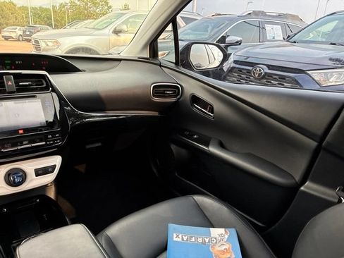 Used 2017 Toyota Prius Four w/ Advanced Technology Package FWD image 28
