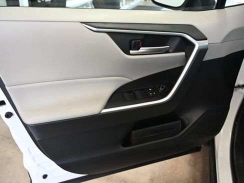 Used 2021 Toyota RAV4 XLE w/ Convenience Package AWD/4WD image 28