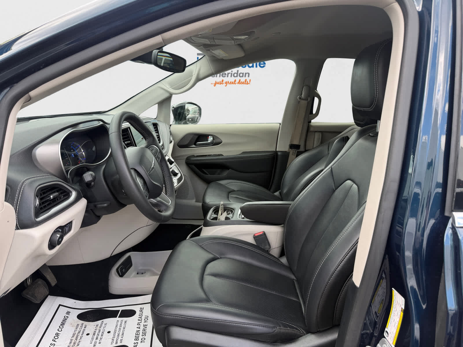 Used 2024 Chrysler Pacifica Limited FWD image 12