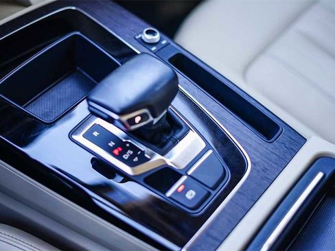 Used 2022 Audi Q5 2.0T Premium w/ Convenience Package image 22