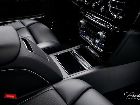 Used 2022 Rolls-Royce Phantom Sedan image 38