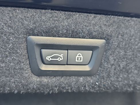 Used 2023 BMW 540i w/ Premium Package image 8