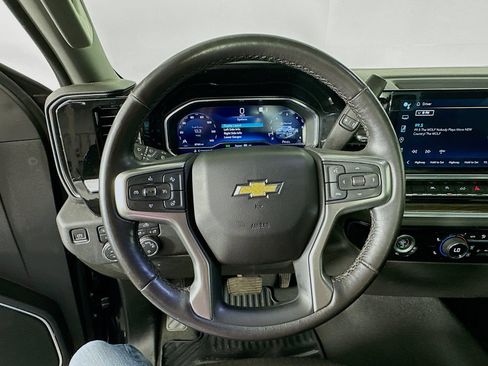 Used 2022 Chevrolet Silverado 1500 LT w/ Z71 Off-Road Package AWD/4WD image 12