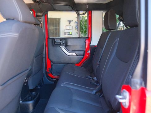 Used 2015 Jeep Wrangler Unlimited Sahara AWD/4WD image 27