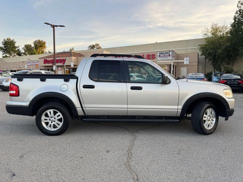 Used 2008 Ford Explorer Sport Trac XLT image 2