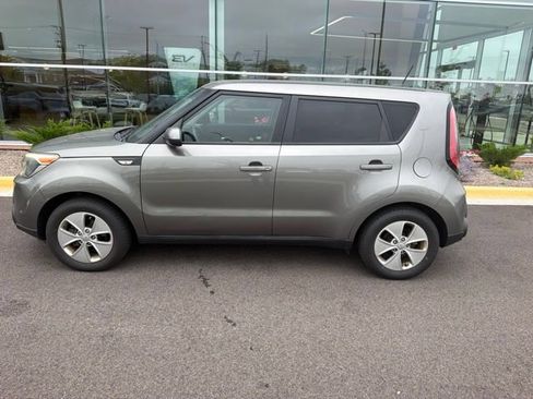 Used 2014 Kia Soul FWD image 16