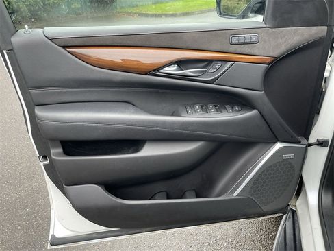 Used 2020 Cadillac Escalade Premium Luxury image 23